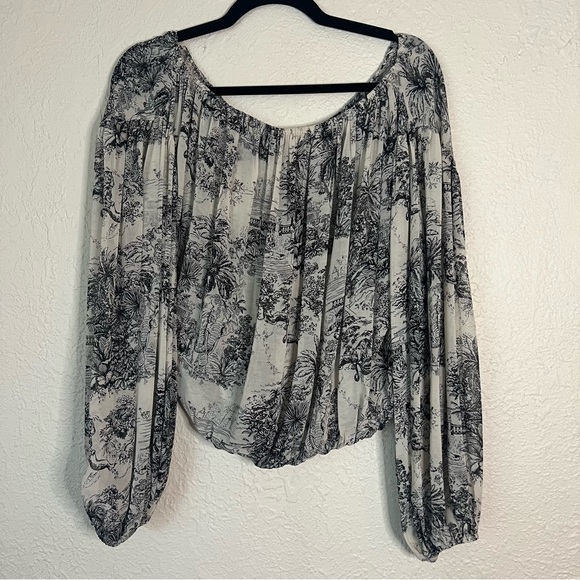 VICI | Off the shoulder top - Picture 2 of 11